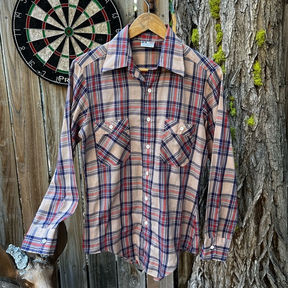 Vintage Saturdays in California Plaid Button Down Shirt. - Picture 1 of 5